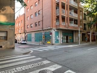Local Comercial a Avinguda onze de setembre 11. Local esquinero con c/ monterols, 2