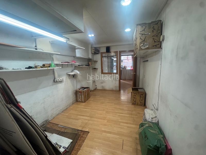Foto 3b4df450-b0c9-41f3-8833-89ea59e64e8a. Alquiler local comercial en avinguda de madrid 188 local en zona transitada, delante parada nitbus, avda madrid con joan guell en Barcelona