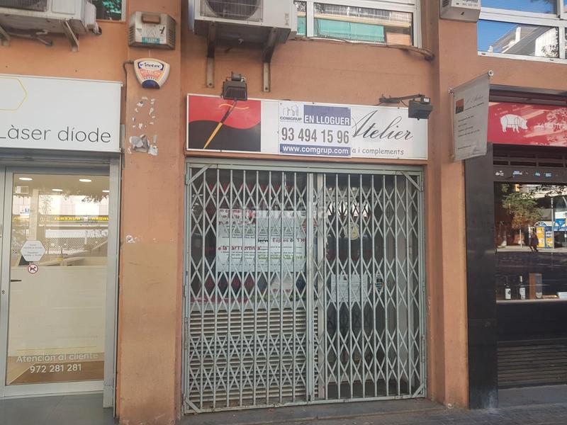 Foto e8303fd7-978a-46b7-9c9a-99342bacb9c6. Alquiler local comercial en avinguda de madrid 188 local en zona transitada, delante parada nitbus, avda madrid con joan guell en Barcelona