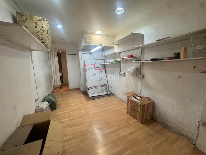 Foto ea8185db-e231-494a-8591-f15aac47f6bc. Alquiler local comercial en avinguda de madrid 188 local en zona transitada, delante parada nitbus, avda madrid con joan guell en Barcelona