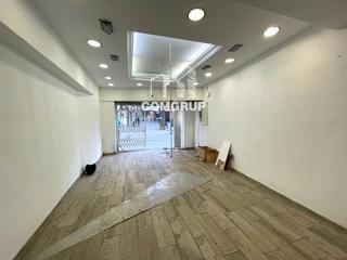 Lloguer Local Comercial a Sant Andreu de Palomar. Local en alquiler en la plaça del comerç