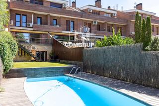 Location Maison jumelée à Centre - Estació. Vivienda adosada en alquiler con vistas al golf de st. cugat