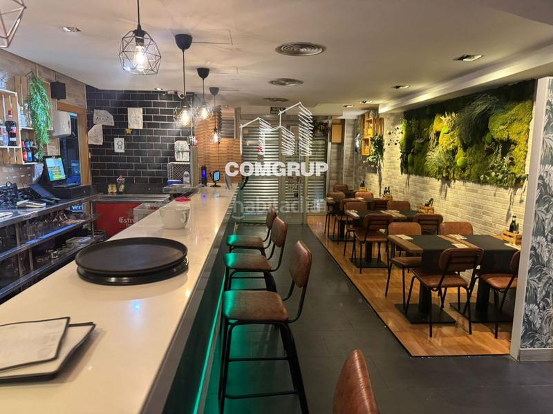 Foto c1f1f30b-4cab-4bf2-8dfa-734cca1db8c9. Traspàs local comercial a La Vila Olímpica del Poblenou Barcelona