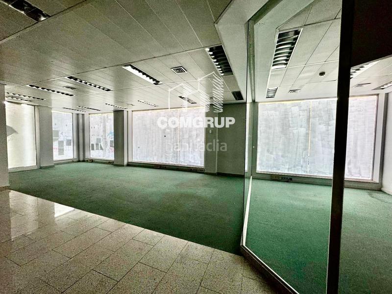 Foto b1d0f8f7-2d06-4a62-a049-cf240c11c89e. Locale commerciale in avda onze de setembre 41 in Sabadell