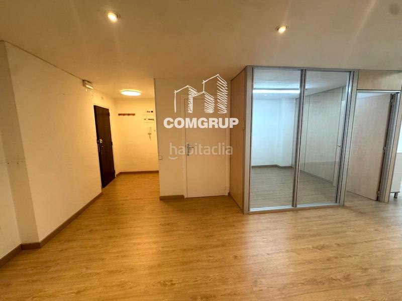 Foto b000a02c-b084-4796-9199-8bca4f0bf2fd. Location bureau avec chauffage dans Sagrada Família Barcelona