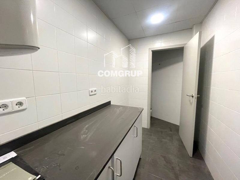 Foto f5916516-d364-4dac-a1dc-a0a2e9a06a06. Local comercial a Carmel Barcelona