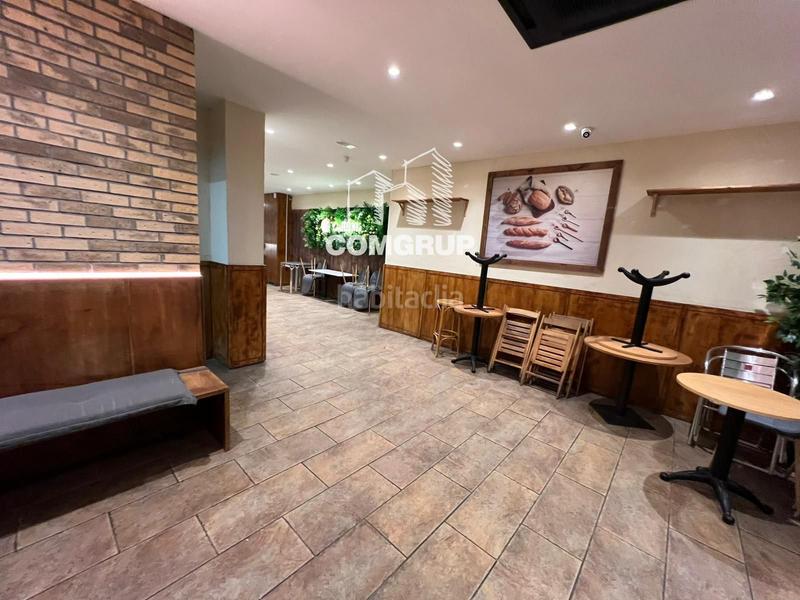 Foto 8e4a3703-9be6-4aed-be1c-fab98c6c764e. Local comercial venta despacho de pan en leixample en Barcelona