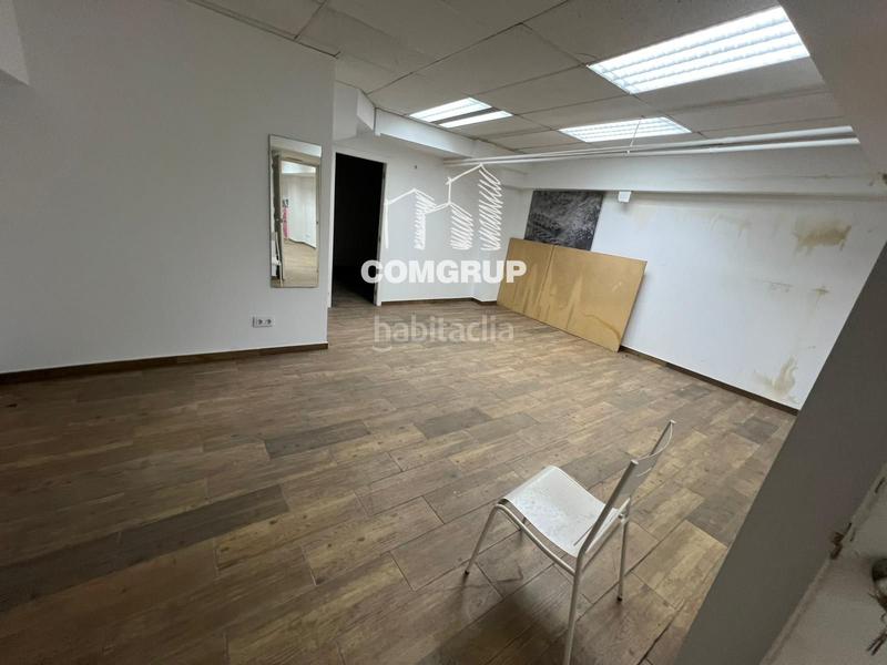 Foto f0b1e4e7-0d06-44f3-9b2e-70e3ceaffa62. Local comercial venta despacho de pan en leixample en Barcelona