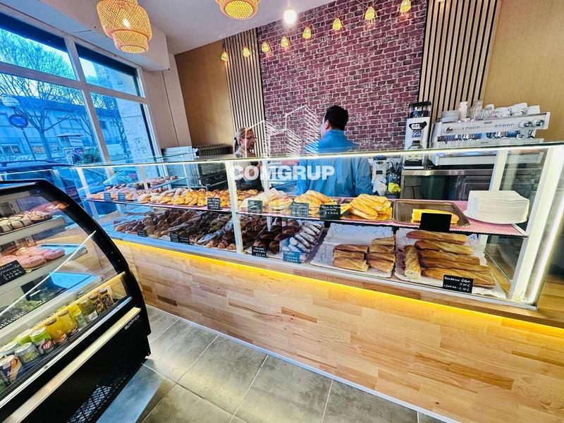 Foto d6cd53bc-3714-4f01-8f9a-9a60b27cf39d. Pas-de-porte local commercial dans Llefià Badalona