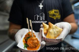 Local commercial à Vila de Gràcia. Venta de sociedad  red de 3 locales de franquicia de empanadas e