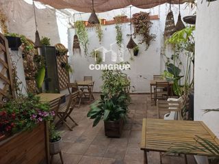 Traspàs Local Comercial a Centre. Traspaso de bar restaurante con patio privado en el centro de ma