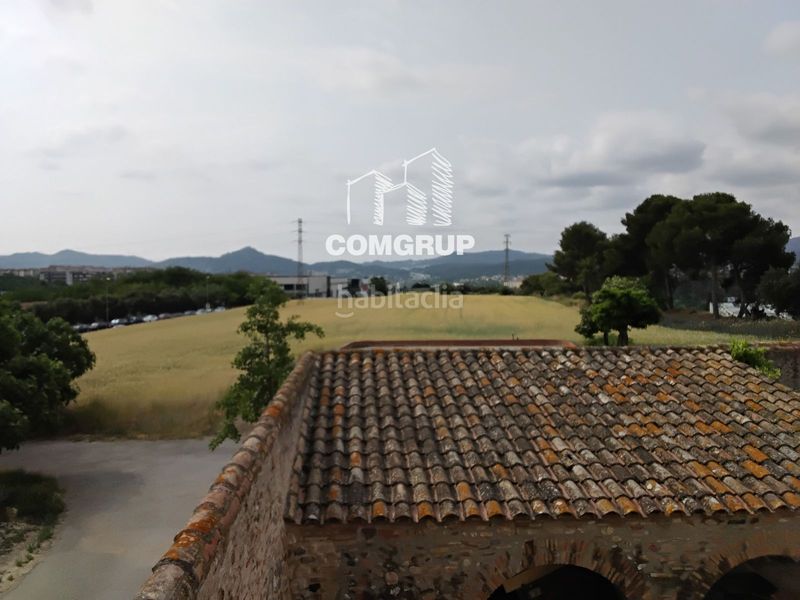 Foto cec8c569-e842-4a44-a344-a816f0a47b56. Affitto edificio in Can Clos-Pinetons Ripollet