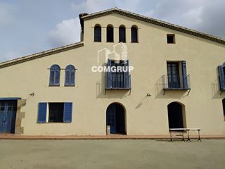Affitto Edificio in Can Clos-Pinetons. Masia en alquiler en el valles