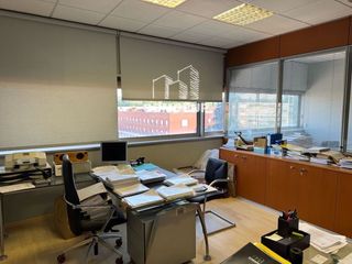 Office space in Torreblanca 2. Oficina premium de 77m en av. torreblanca con aseo propio ideal