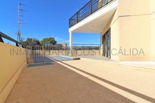Tríplex  N/a. Lujoso tríplex en calabardina con piscina privada, amplias terra