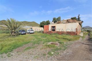 Masia  Lugar las cruceticas. Finca rústica de 9.900m2 en el portajo.