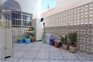 Pis a Avenida juan carlos i 55. Referencia 2485. piso muy amplio con terraza privada.