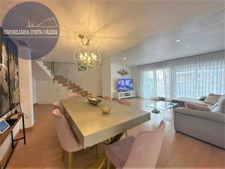 Casa adossada a Calle juan goytisolo 2d. Referencia 2658. espectacular triplex con todas las comodidades,