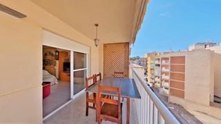 Etagenwohnung in Calle isaac albéniz 6. Referencia 2747. amplio piso, con plaza de garaje y a escasos me