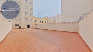 Pis  Calle armando muñoz calero 8. Referencia 2790. piso céntrico, con plaza de garaje y un amplio