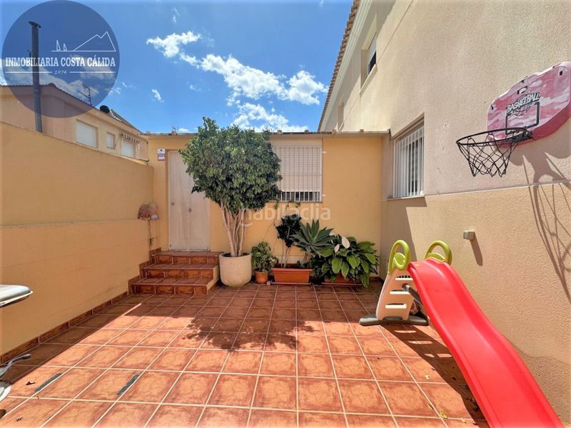 Foto f7ff78f7-5d4f-4057-b3a5-c36a6c565cc8. Casa aparellada amb xemeneia calefacció aparcament a Águilas