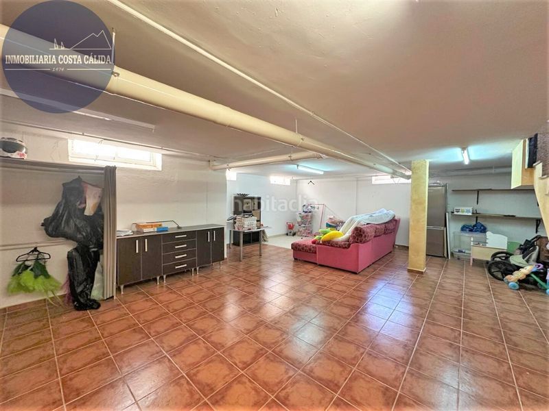 Foto fe4bf545-f1c8-4455-8dd7-7181b3a1ee1e. Casa aparellada amb xemeneia calefacció aparcament a Águilas