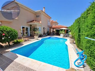 Doppelhaus  Calle josé maría muñoz baldrich 7a. Referencia 2873. dúplex en esquina, con un fantástico jardín con