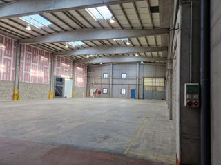 Rent Industrial building in Olèrdola. Nave industrial de 1441 m2 más oficinas en pol. ind. clot de moj