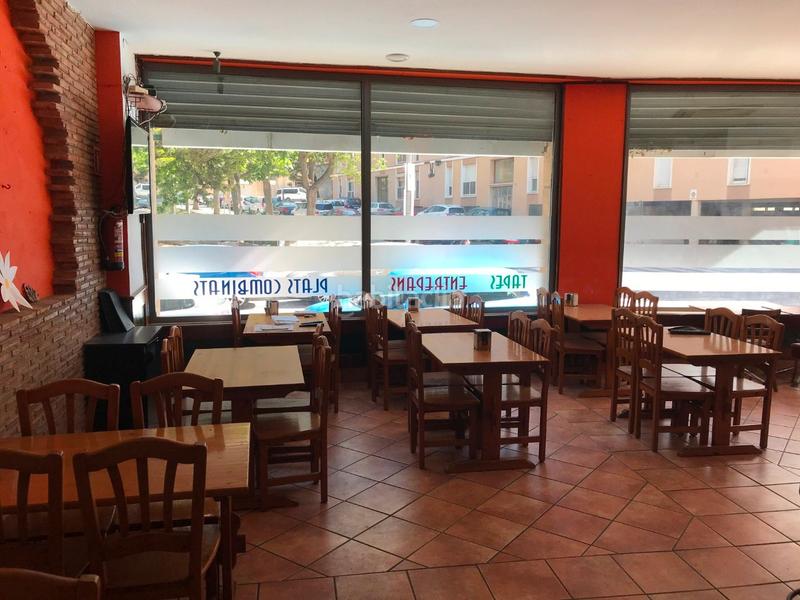Foto c920e451-29f7-4d05-8b08-adf3291a52ae. Local comercial bar en funcionamiento, totalmente equipado en vilafranca, zona las clotas. en Vilafranca del Penedès