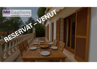 Xalet a Carrer abat escarré 40. Impresionante terraza con vista a zona verde. chalet en zona muy