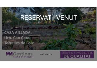 Chalet  Avinguda can coral. Casa de 60 m2 y 2 dormitorios con terraza y gran terreno en urb