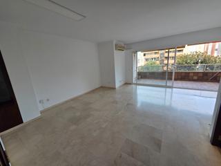 Lloguer Pis  Carrer de carles riba. Magnífico piso de 4 dormitorios, con terraza y jardín en vilafra