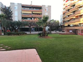 Lloguer Pis  Carrer de carles riba. Magnífico piso de 4 dormitorios, con terraza y jardín en vilafra
