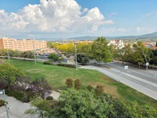 Etagenwohnung in Avinguda de barcelona 87. Piso grande de 4 dormitorios, buenos acabados y buenas vistas en