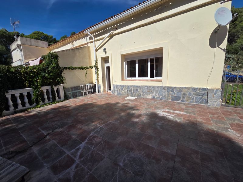 Foto 4ebeb3f8-8714-4fc9-8577-76c7230a7660. Casa adossada a Mediona