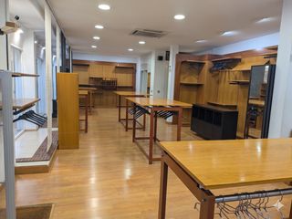 Lloguer Local Comercial a Carrer de la parellada 6. Local alquiler en la parellada