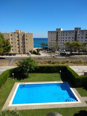 Apartment in Avinguda califòrnia 3. ¡apartamento con piscina y garaje a pocos metros de la playa en