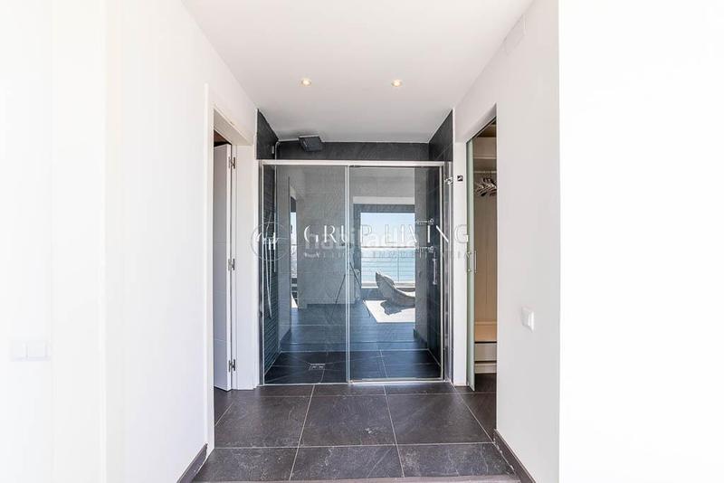 Foto b8cb2314-9a40-44bc-aa87-0c14de51f47e. Alquiler casa  en primera linea de mar en Barri de Mar Vilanova i la Geltrú