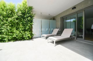 Location Appartement à La Plana. Planta baja con terraza y jardín en la plana