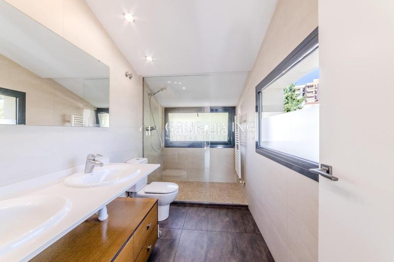 Foto 0f75e94a-3d69-4f2c-b468-430d08b1b61a. Casa con riscaldamento parcheggio piscina in Vallpineda-Santa Bàrbara Sitges