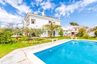 Casa a Santa Maria. Elegante casa esquinera de estilo inglés con vistas al mar