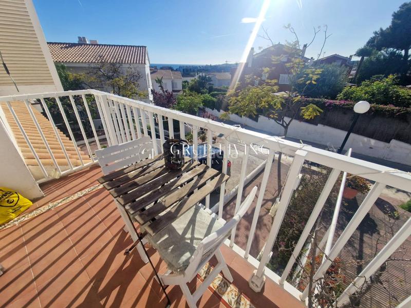 Foto 3c7932c8-8c18-424e-b8d1-a6e706654242. Alquiler casa  en levantina con vistas al mar en Sitges