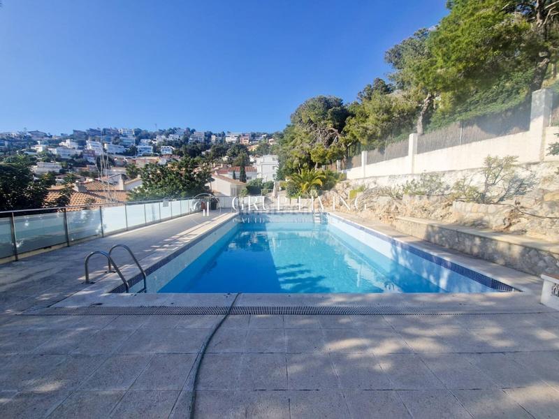 Foto f95da553-cd2f-4bf1-9969-841108eae6aa. Alquiler casa  en levantina con vistas al mar en Sitges