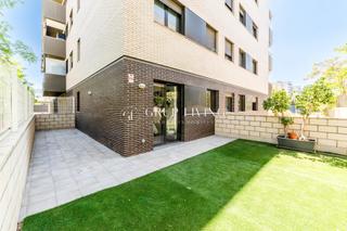 Pis a La Plana. Planta baja con jardín y dos terrazas en la plana
