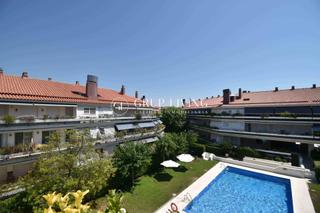 Lloguer Pis a Can Girona - Terramar - Vinyet. Ático exclusivo en parc  de mar, en primera linia de mar en sitg