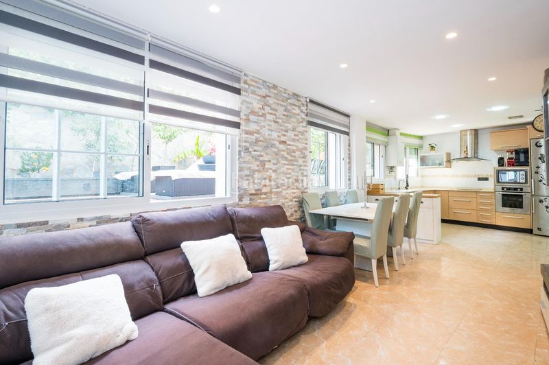 Foto 49772999-06b7-4746-a175-7e9653b35469. Pis amb calefacció aparcament piscina a Can Girona - Terramar - Vinyet Sitges