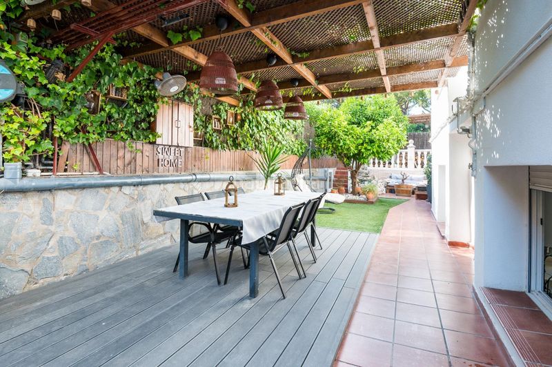 Foto 8cda6214-a8f4-49e7-8787-58604bd2b51c. Pis amb calefacció aparcament piscina a Can Girona - Terramar - Vinyet Sitges