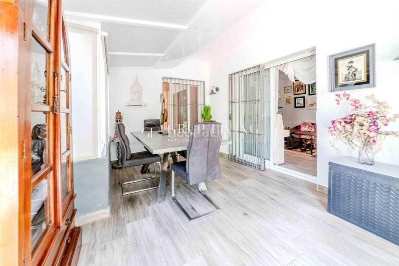 Foto f3e35d77-c253-4e26-bb10-f221d5dc8cdb. Piso planta baja con jardín en la zona del vinyet en Sitges
