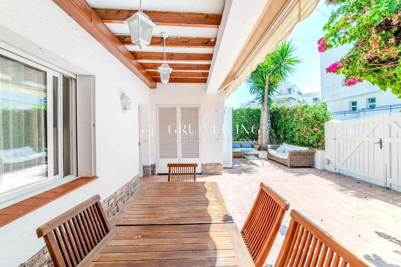 ENCANTADORA PLANTA BAJA EN EL VINYET Sitges