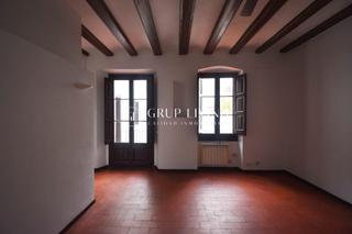 Rent Flat in Centre. Amplio piso en el corazón de sitges
